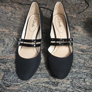 Life Stride Black Heeled Shoes with Patent Straps Size 11 Worn Once